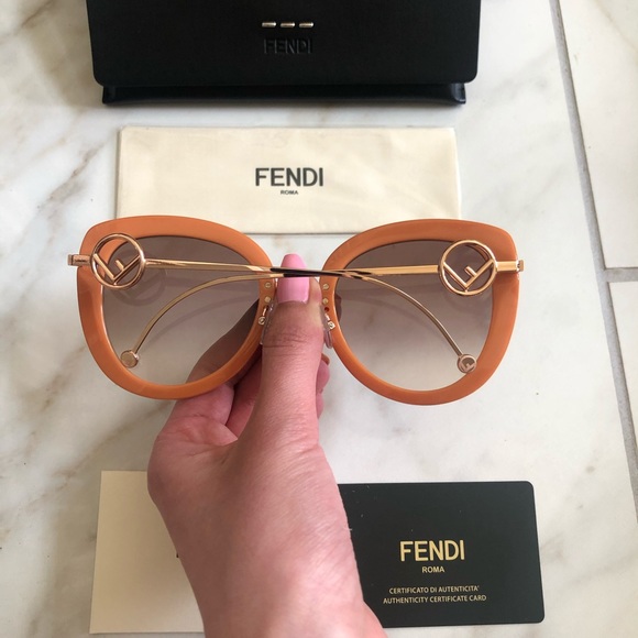 🔥NEW SHOW STOPPER FENDI SUNGLASSES 🔥 - Picture 14 of 16